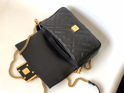 フェンディバッグ細部ディテール